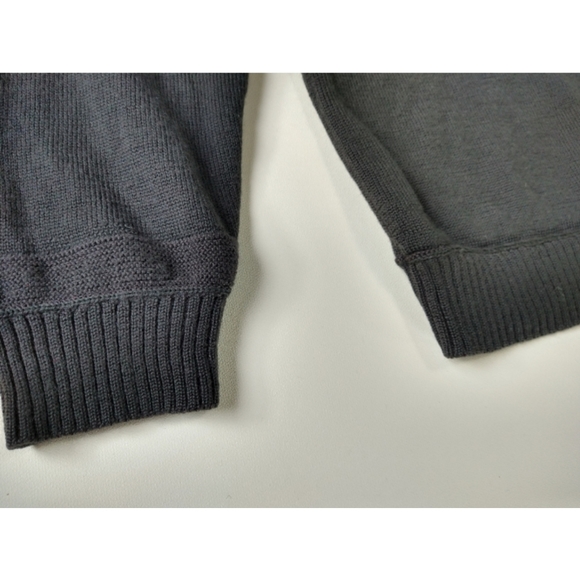 100% Extra Fine Merino Wool Transcript Gray V-Neck Medium Weight Sweater - Picture 6 of 9